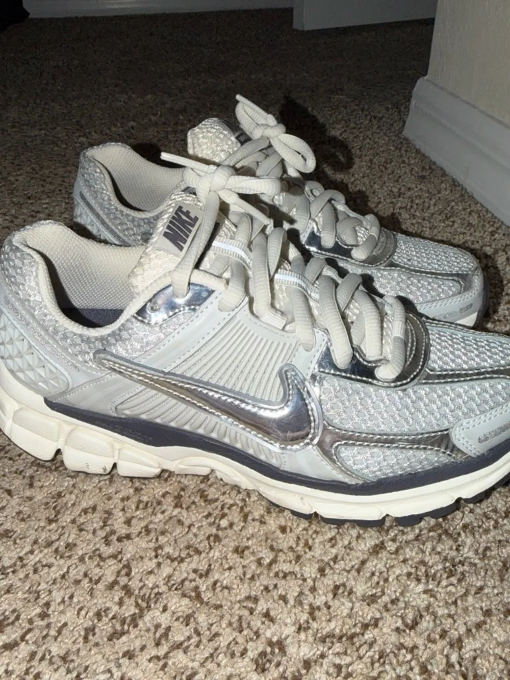 Nike Women's Silver and White Athletic Running Shoes